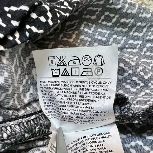 OLD NAVY Romper Jumper Pockets One Piece Black and White Size Small - Picture 8 of 8